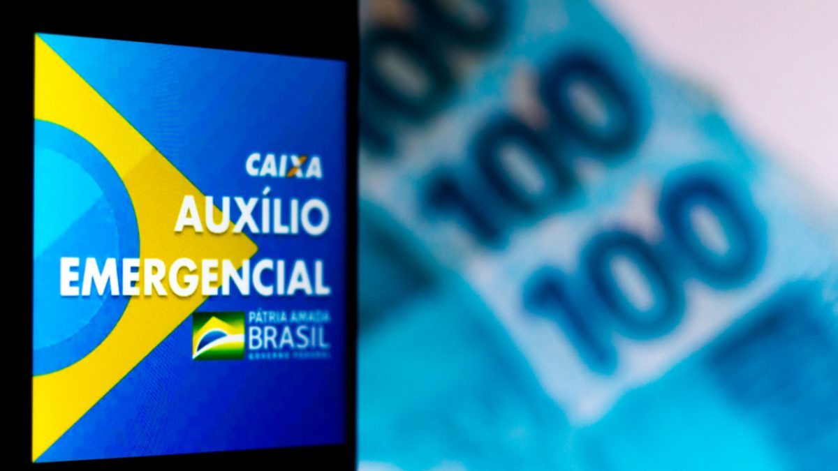 Área econômica chega a R$ 300 para auxílio emergencial pedido por Bolsonaro, e Renda Brasil fica para segundo momento